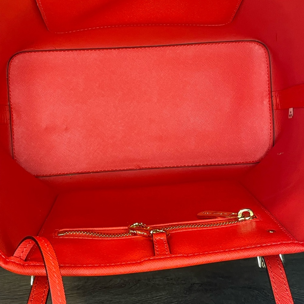 Michael Kors Jet Set Saffiano Leather Tote with Gold Details - Picture 12 of 15